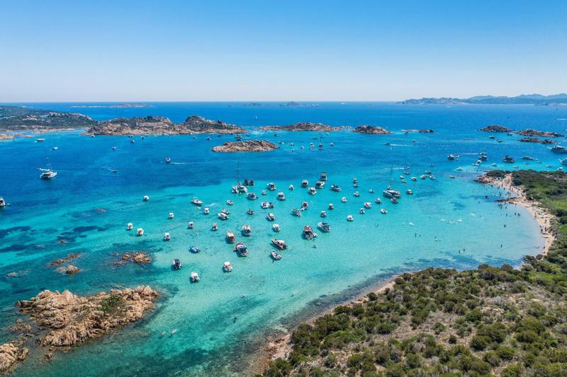 Hoe lang heb je nodig voor een fly drive in Sardinië?