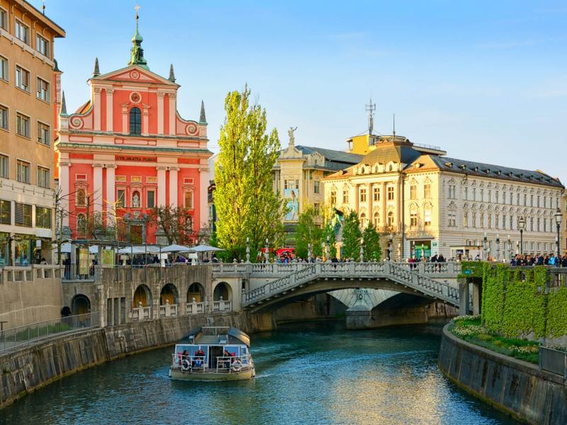 Hoe lang heb je nodig voor een fly drive in Slovenië?